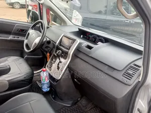 Toyota HiAce 2013 Silver