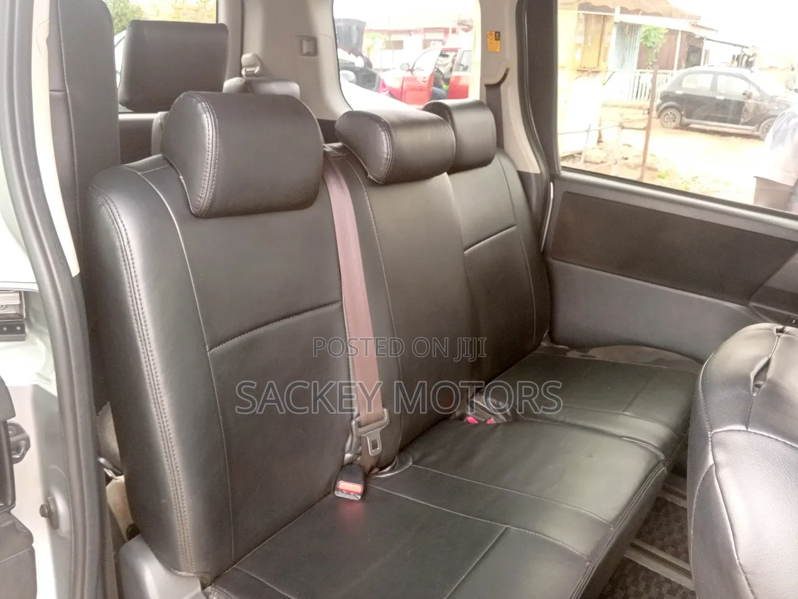 Toyota HiAce 2013 Silver