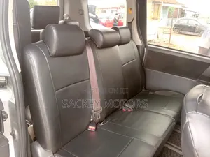 Toyota HiAce 2013 Silver
