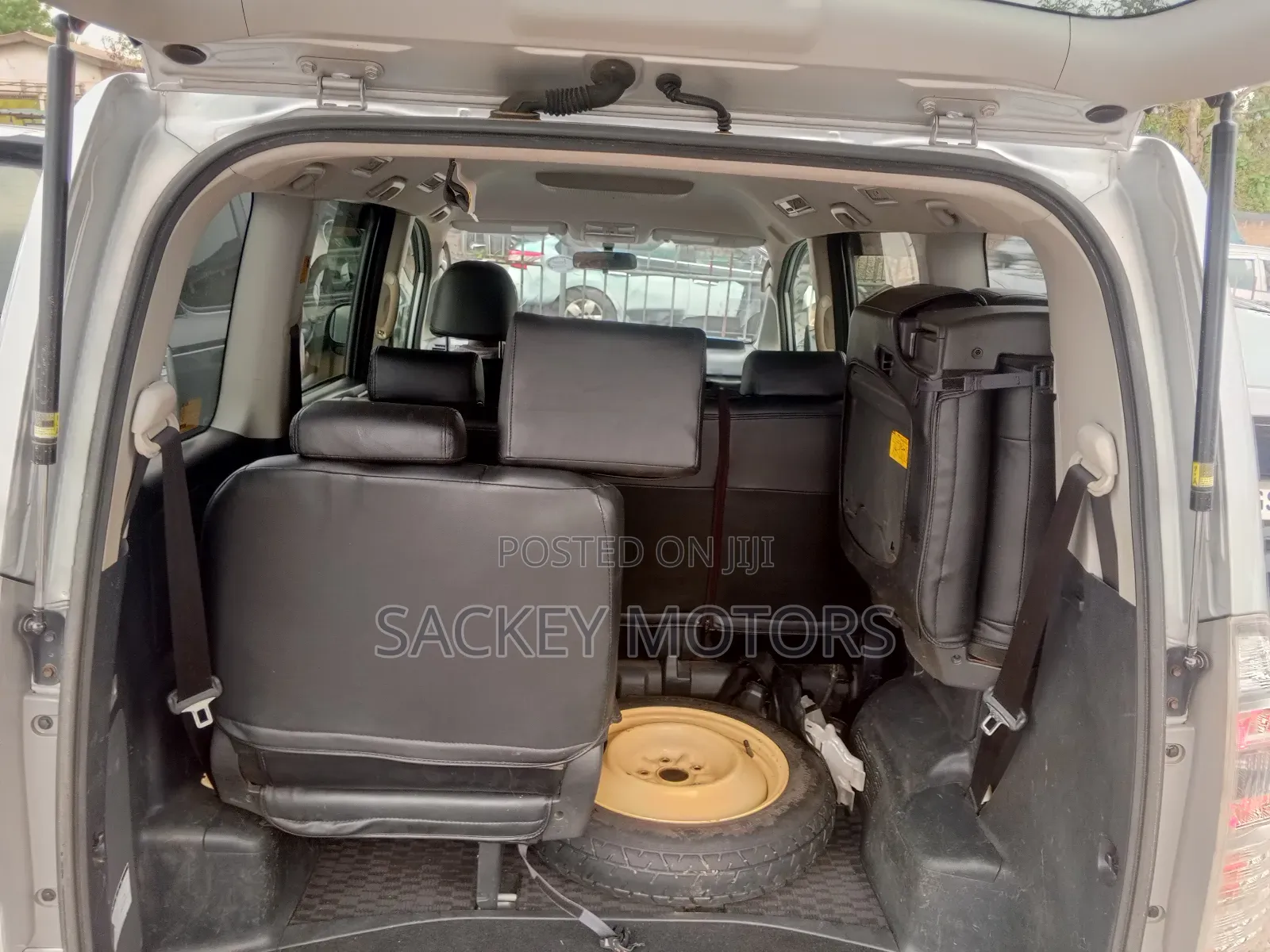 Toyota HiAce 2013 Silver