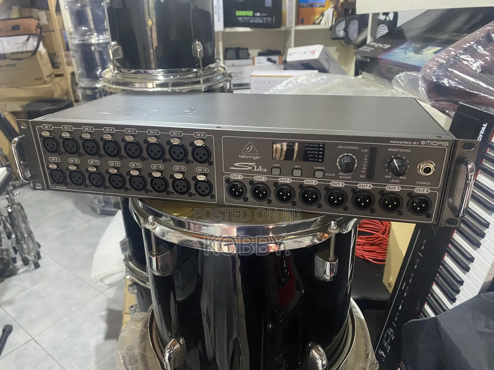 Behringer S16 Stage Box