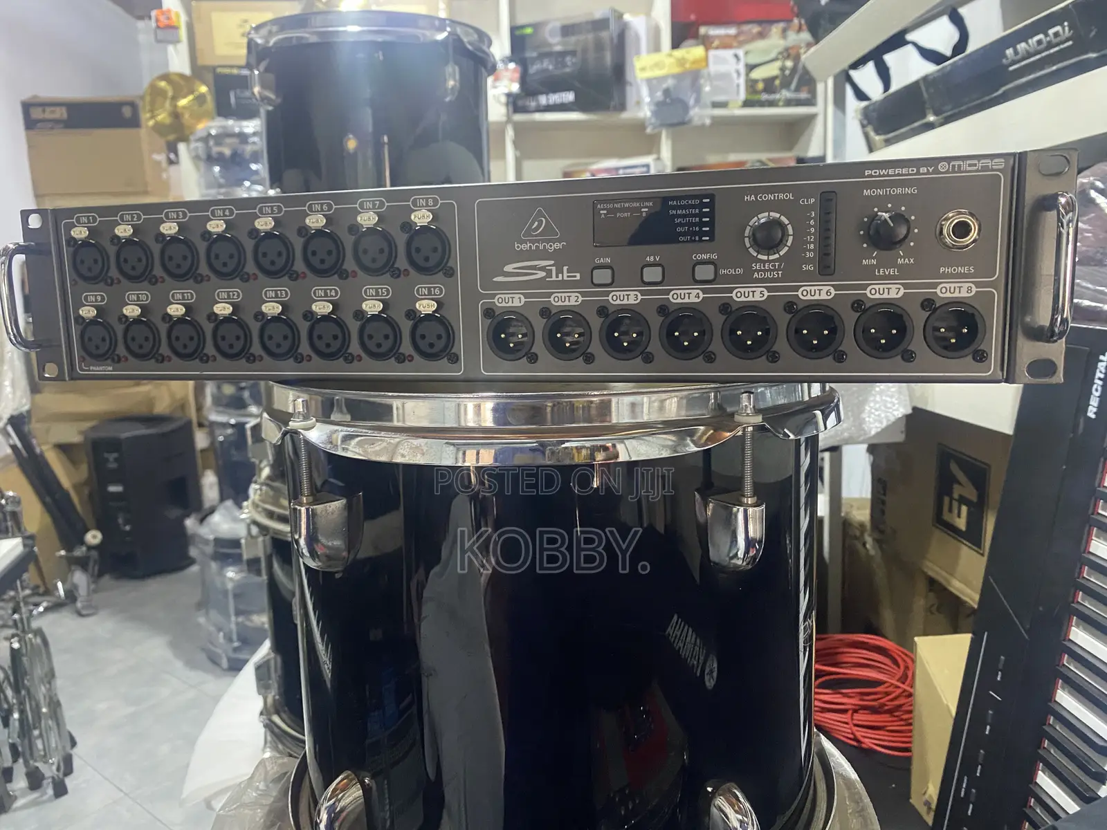 Behringer S16 Stage Box