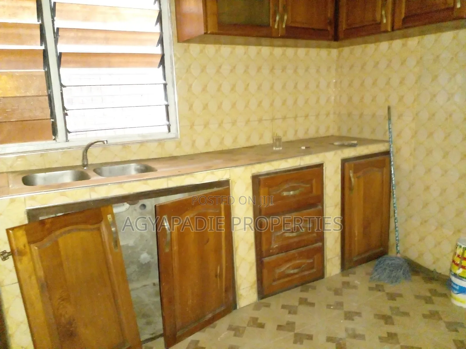 3bdrm House in Agyapadie Properties, Ofankor for rent