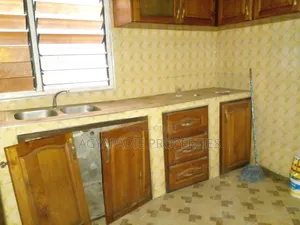 3bdrm House in Agyapadie Properties, Ofankor for rent