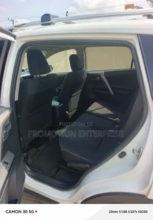 Toyota RAV4 XLE FWD (2.5L 4cyl 6A) 2017 White