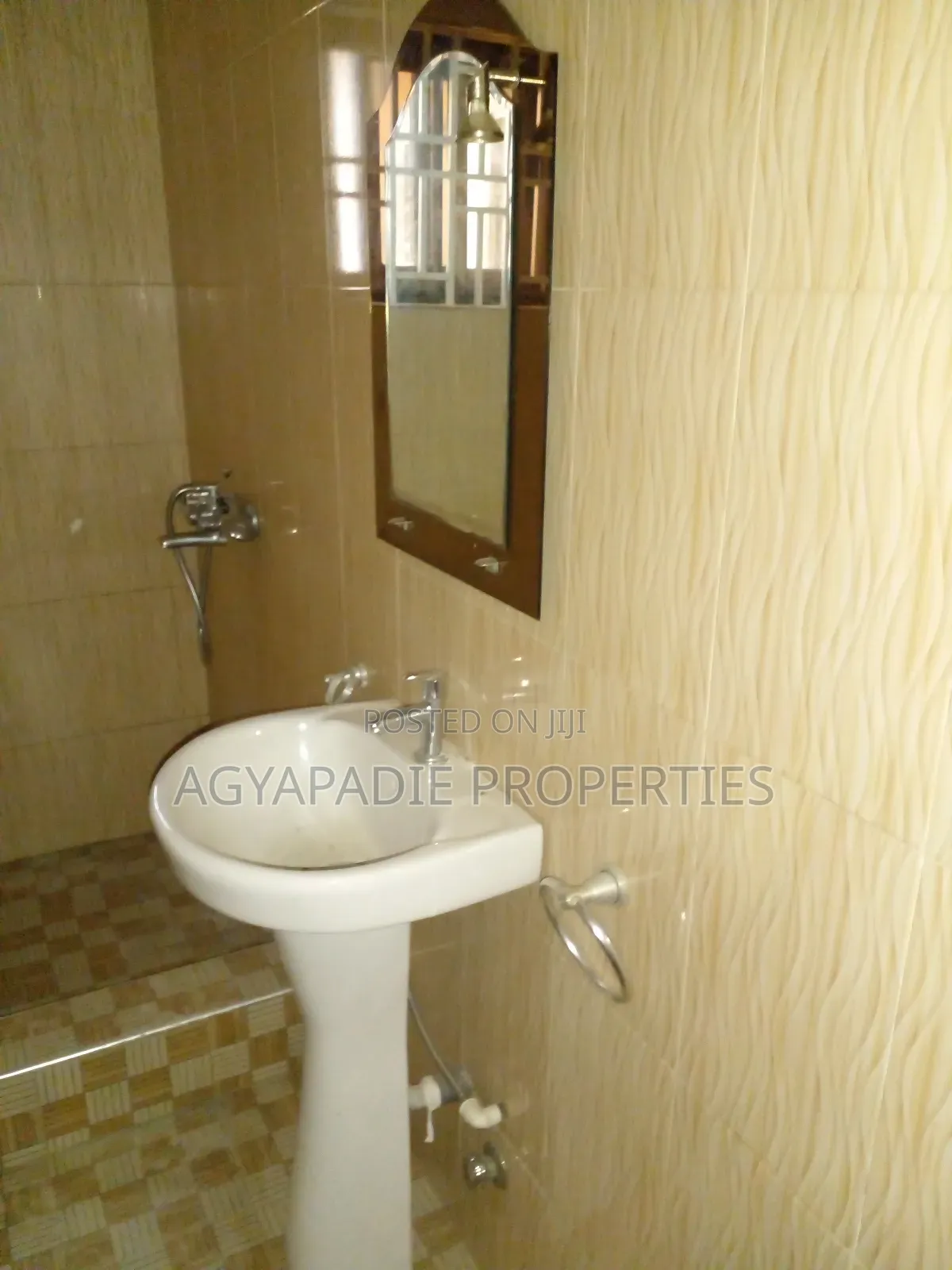 3bdrm House in Agyapadie Properties, Ofankor for rent
