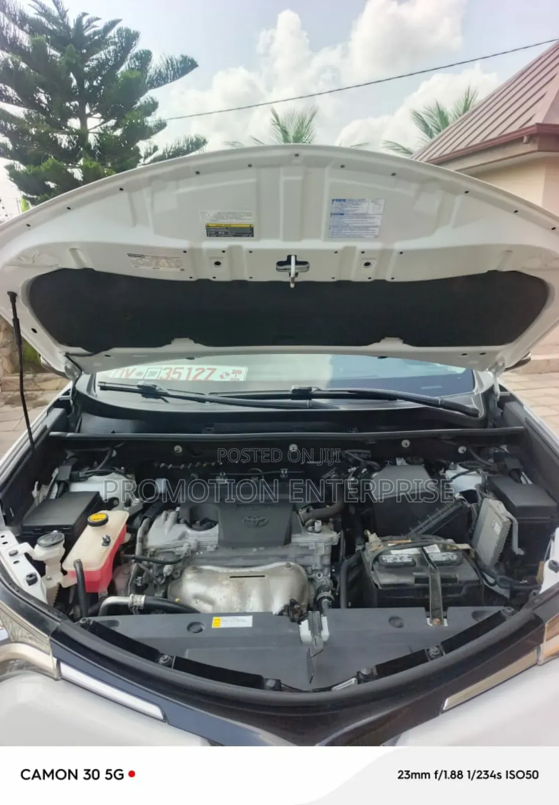 Toyota RAV4 XLE FWD (2.5L 4cyl 6A) 2017 White