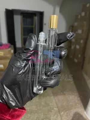 10ml Glass Perfume Roller Bottle (Gold and Silver Lid Available)