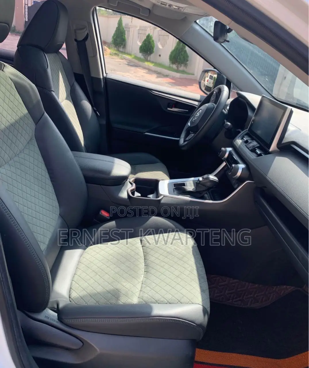 Toyota RAV4 XLE Premium AWD 2023 White