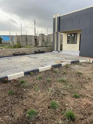 3bdrm House in Pokuase for sale