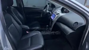 Toyota Belta 2010 Silver