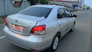 Toyota Belta 2010 Silver