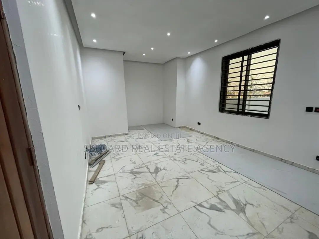 3bdrm House in Pokuase for sale