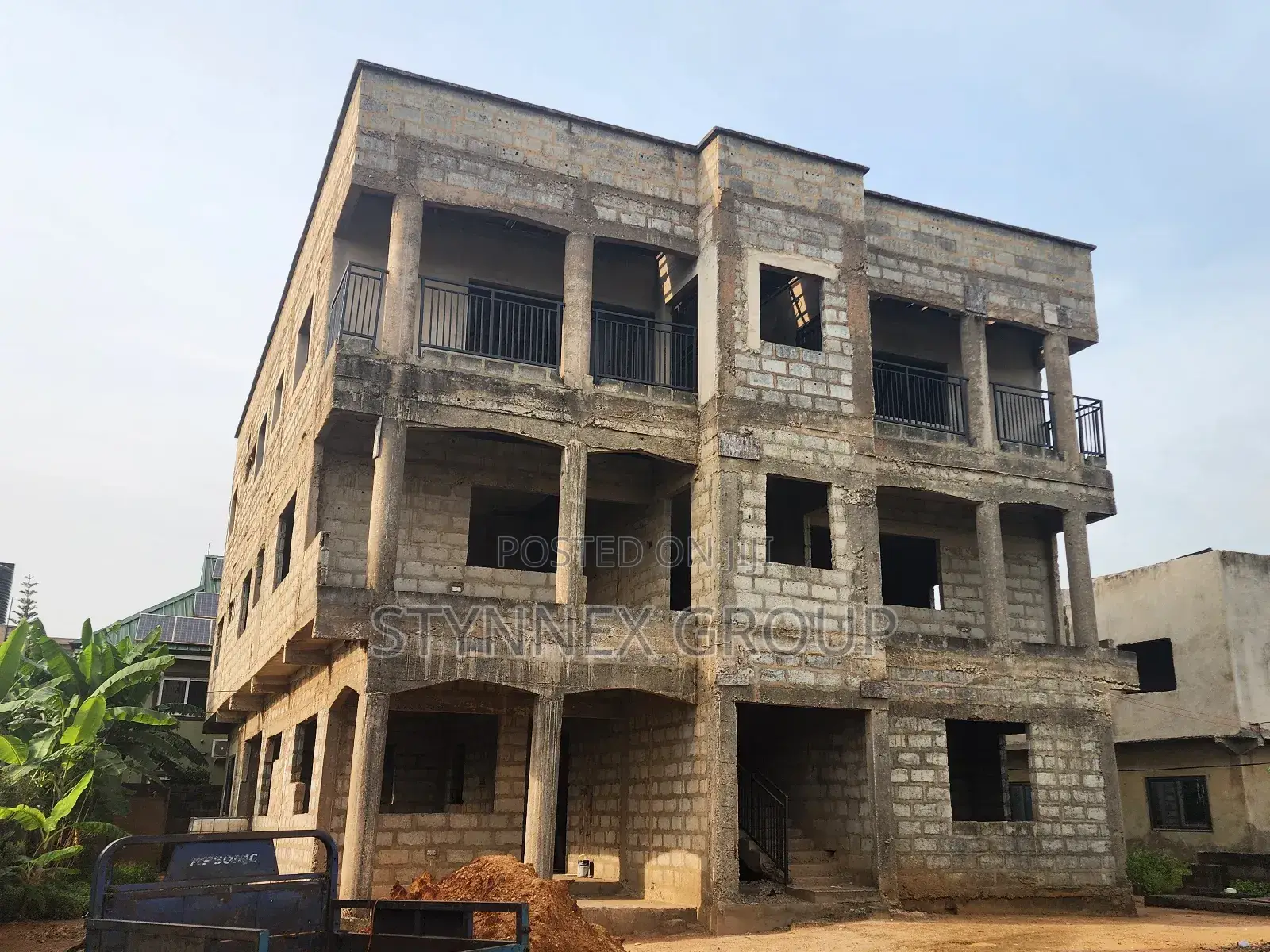 15bdrm Apartment in Sasaabi for sale
