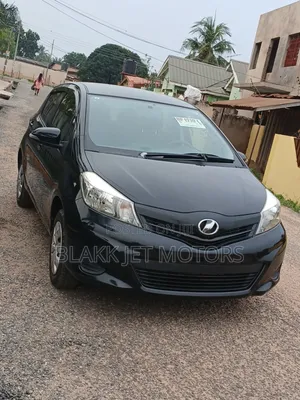 Toyota Vitz 1.3 AWD 5dr 2013 Black