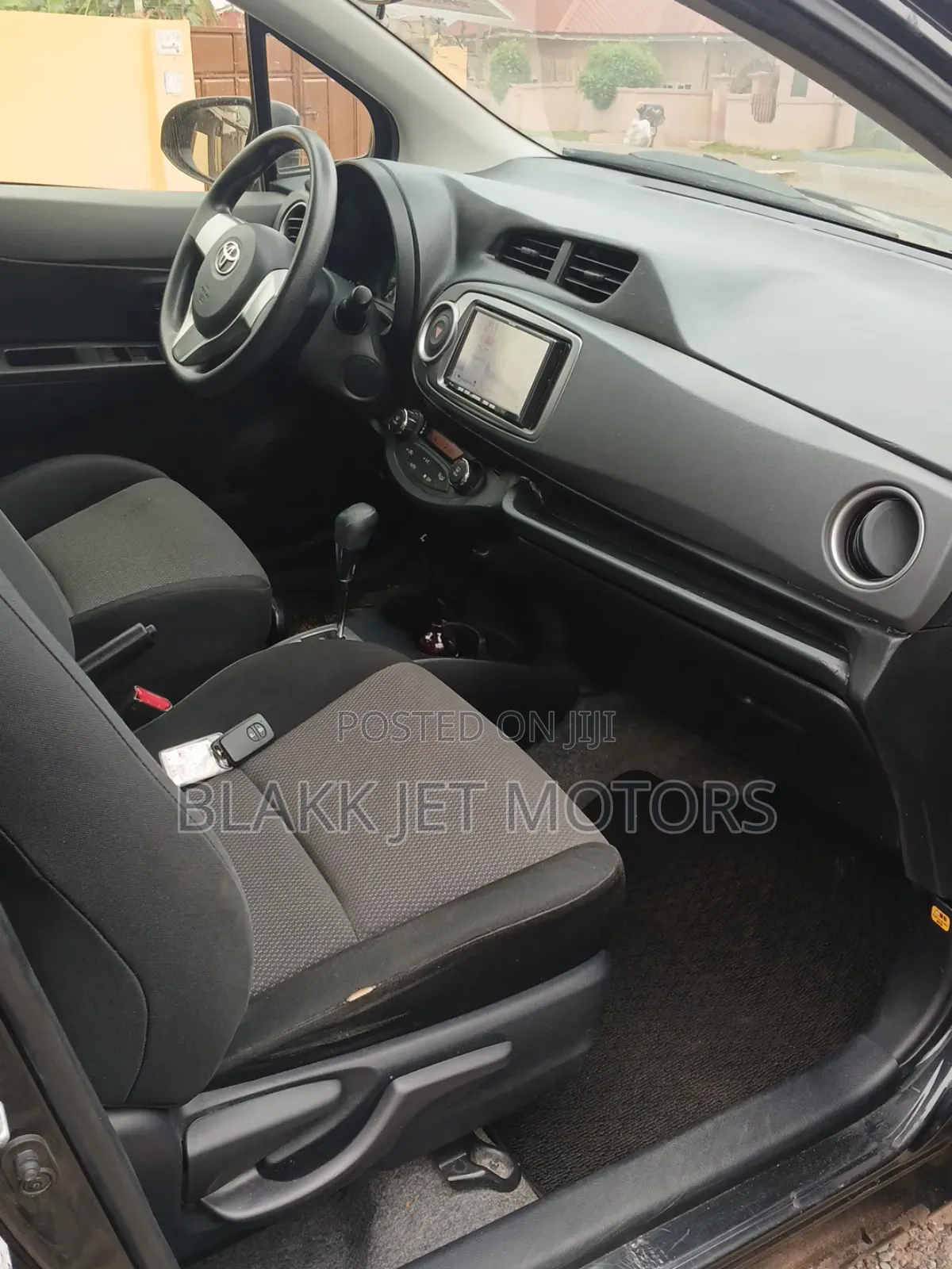 Toyota Vitz 1.3 AWD 5dr 2013 Black