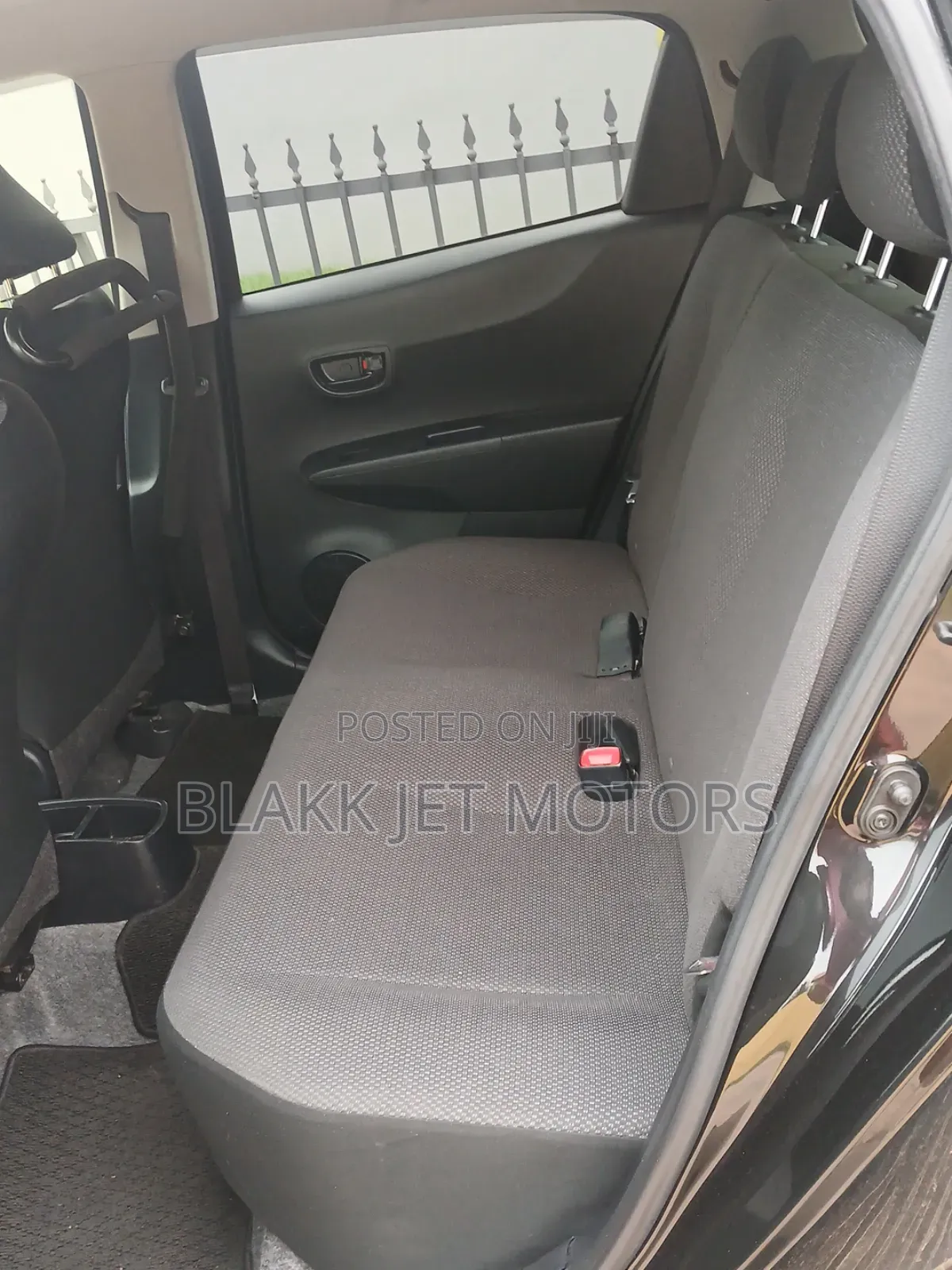 Toyota Vitz 1.3 AWD 5dr 2013 Black