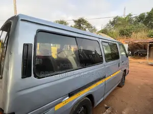 Nissan Caravan (Urvan) 2009 Silver