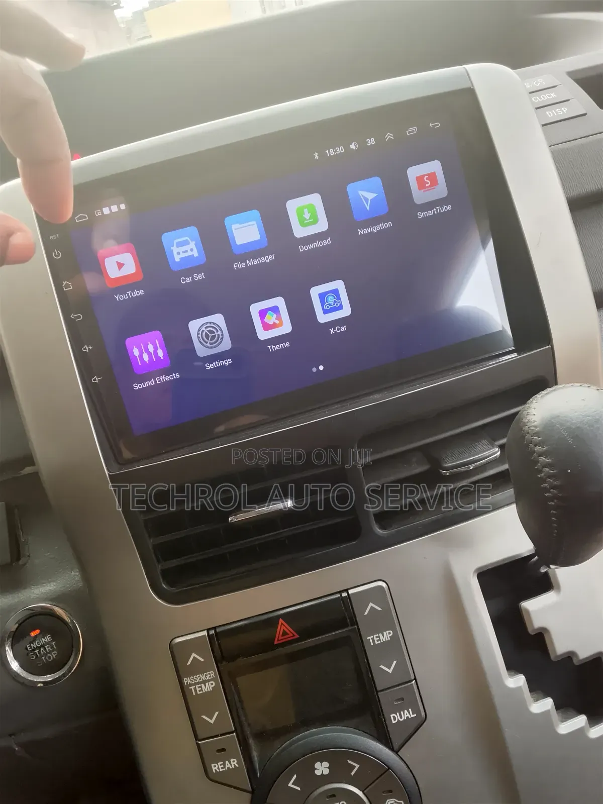 Toyota Voxy or Noah Android and Carplay Radio