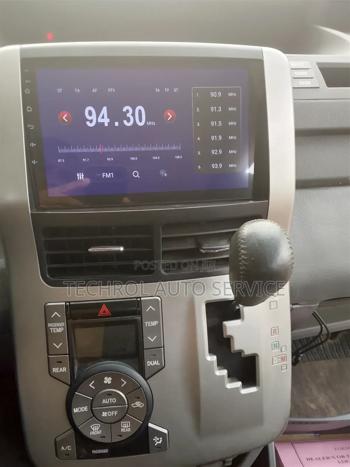 Toyota Voxy or Noah Android and Carplay Radio