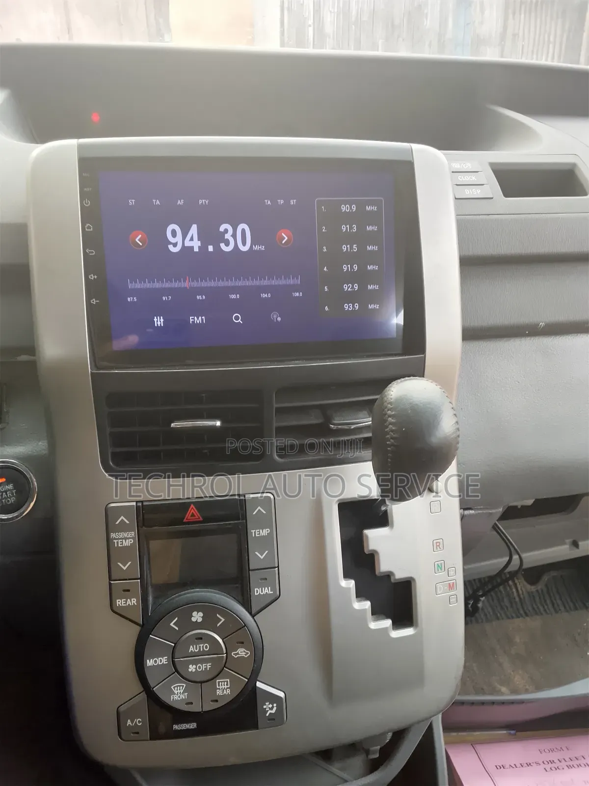 Toyota Voxy or Noah Android and Carplay Radio