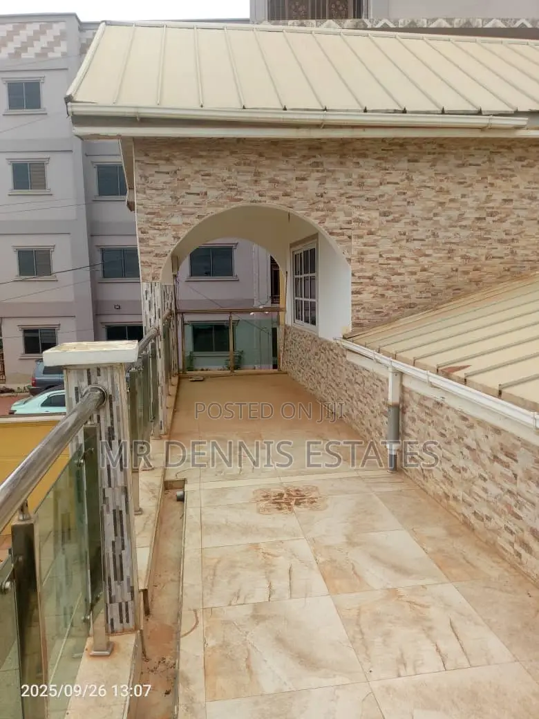 5bdrm House in Westhills Hills Mall for rent
