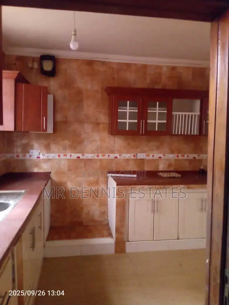 5bdrm House in Westhills Hills Mall for rent