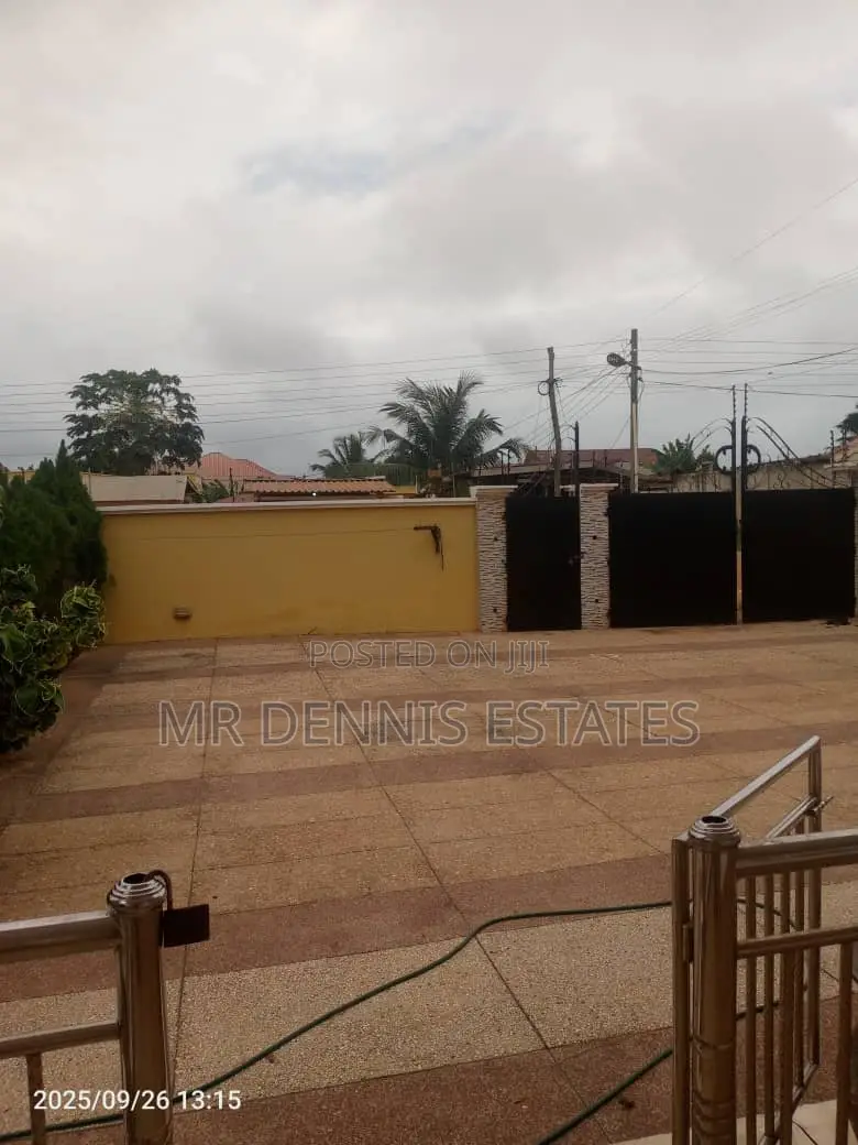 5bdrm House in Westhills Hills Mall for rent