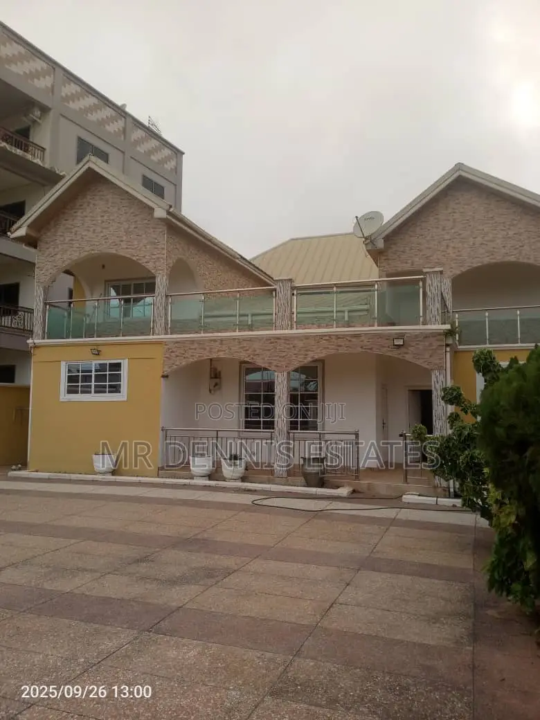 5bdrm House in Westhills Hills Mall for rent