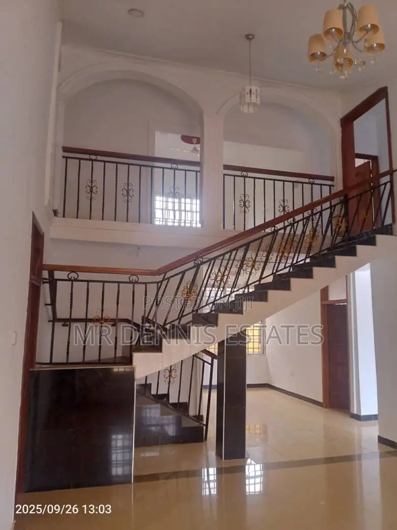 5bdrm House in Westhills Hills Mall for rent