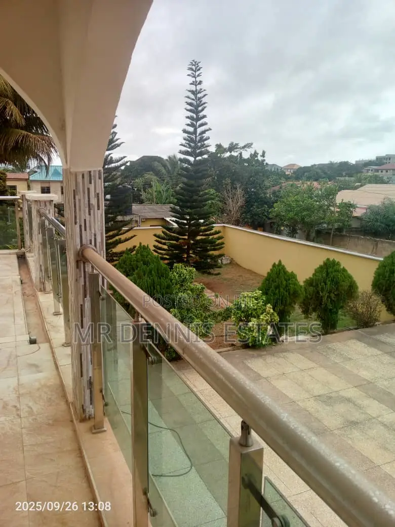 5bdrm House in Westhills Hills Mall for rent