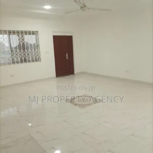 2bdrm Apartment in Community 25, Tema Metropolitan for rent