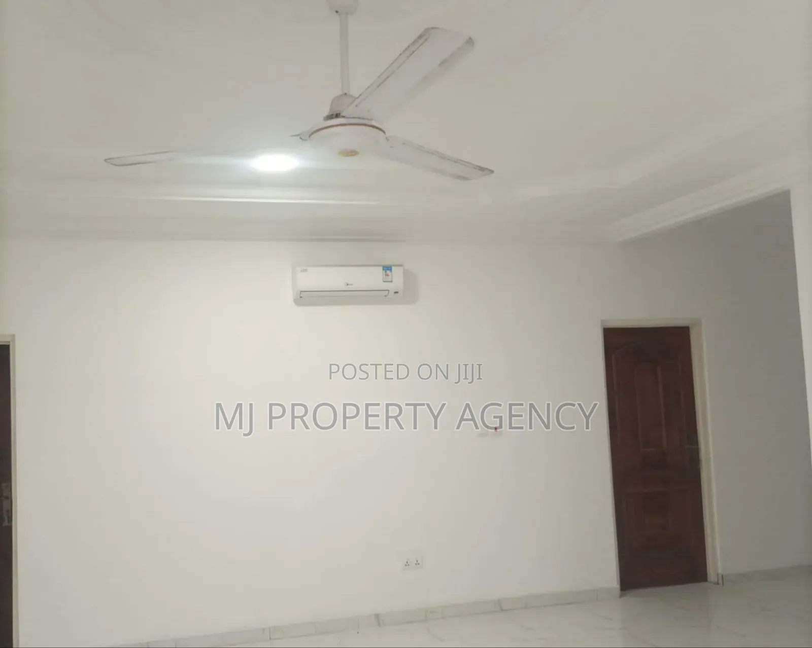 2bdrm Apartment in Community 25, Tema Metropolitan for rent