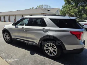 Ford Explorer XLT 2021 Silver