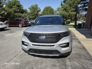 Ford Explorer XLT 2021 Silver