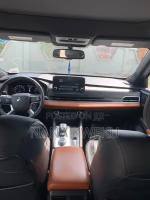 Mitsubishi Outlander SEL Launch Edition 2022 Brown