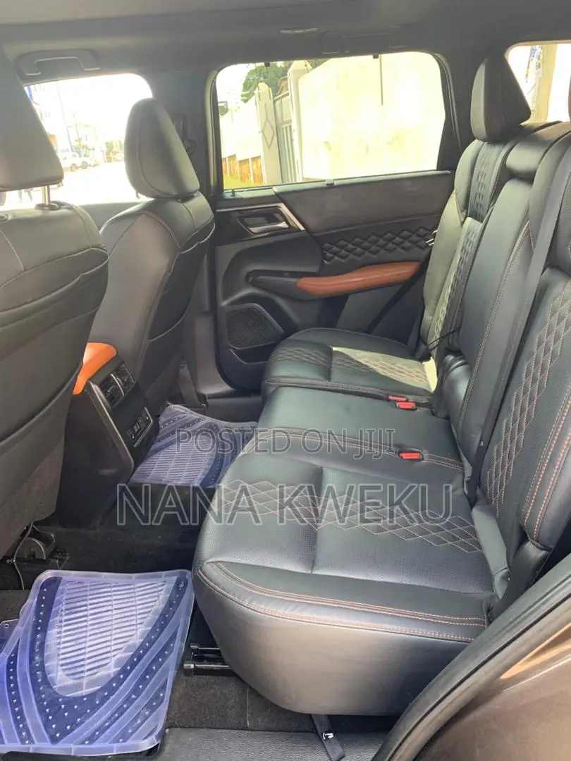 Mitsubishi Outlander SEL Launch Edition 2022 Brown