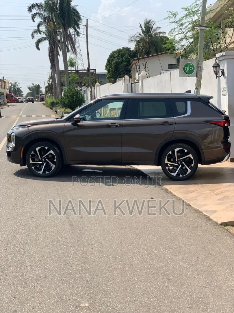 Mitsubishi Outlander SEL Launch Edition 2022 Brown