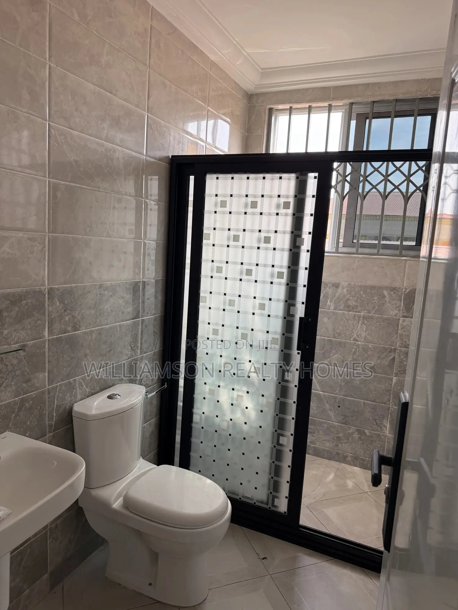 2bdrm Townhouse / Terrace in Community 18 Area, Spintex for rent