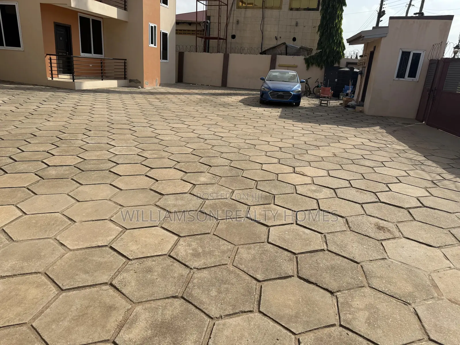 2bdrm Townhouse / Terrace in Community 18 Area, Spintex for rent