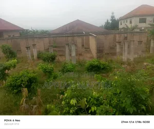 5bdrm Apartment in Pakyi-Obuasi Road, Atwima Nwabiagya for sale