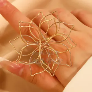 Hollow Flower Choker And Ring
