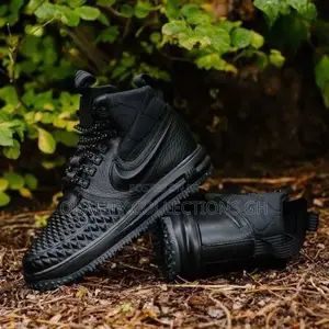Nike Cartel All Black