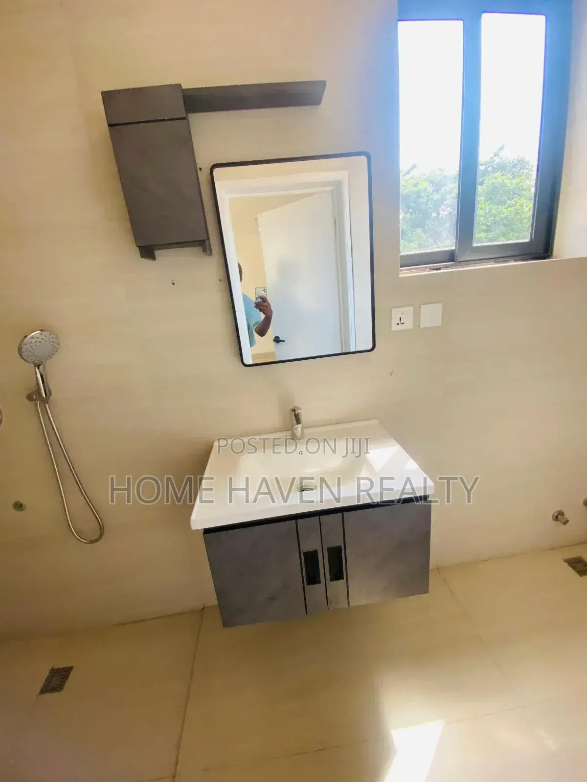 4bdrm House in Abelemkpe for sale