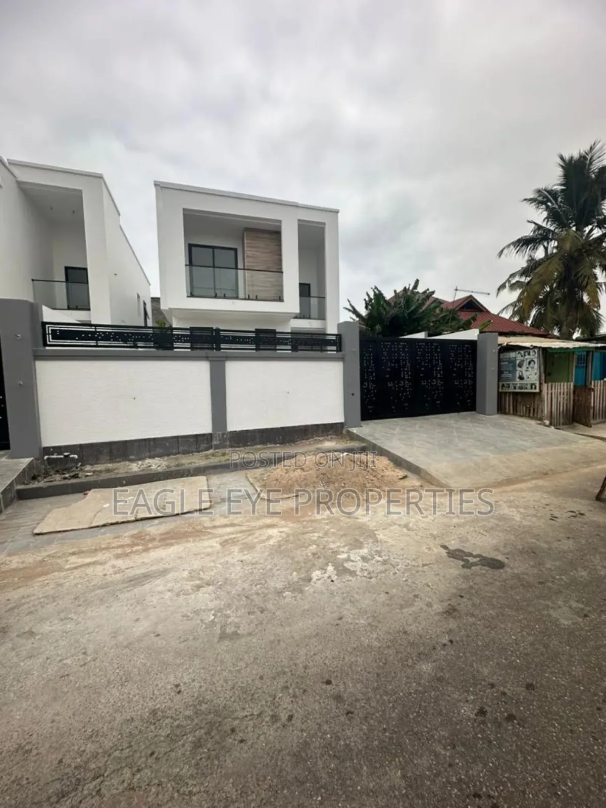 4bdrm House in Sakumono for sale