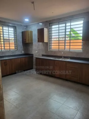 4bdrm House in Okpoigonno, Teshie for sale
