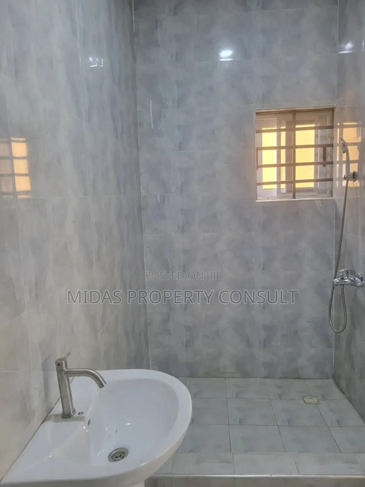 4bdrm House in Okpoigonno, Teshie for sale