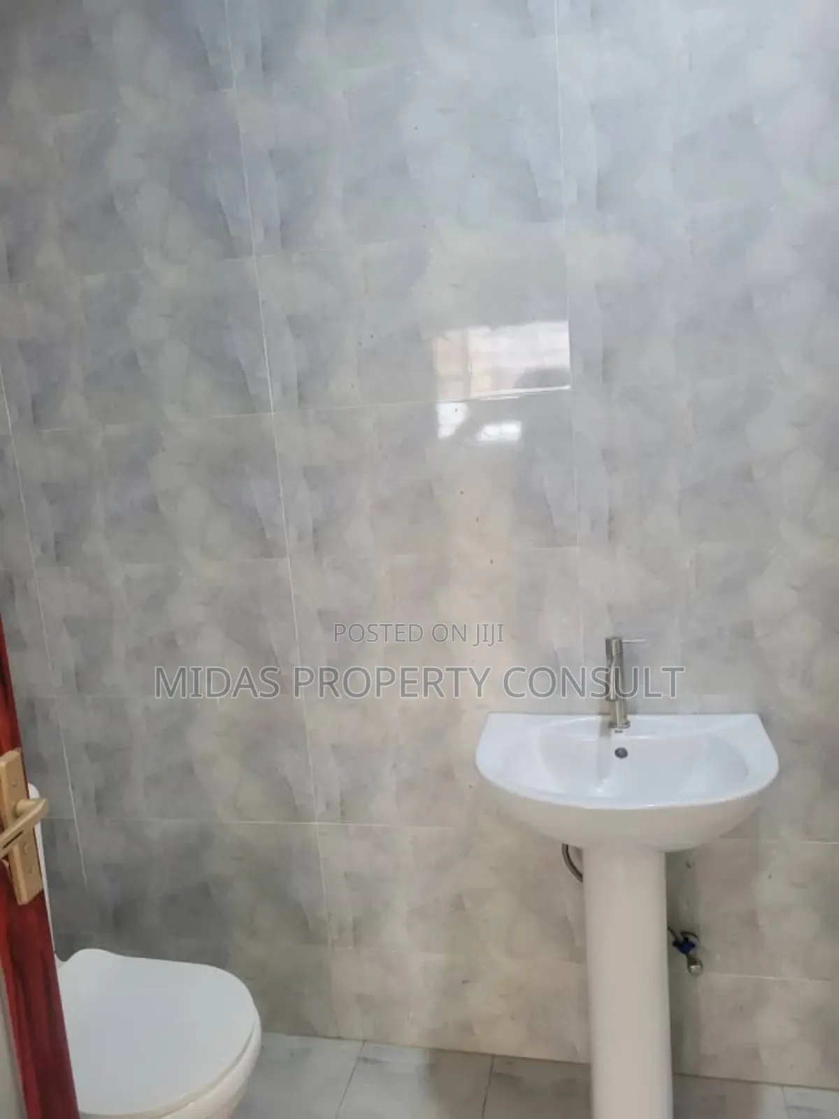 4bdrm House in Okpoigonno, Teshie for sale