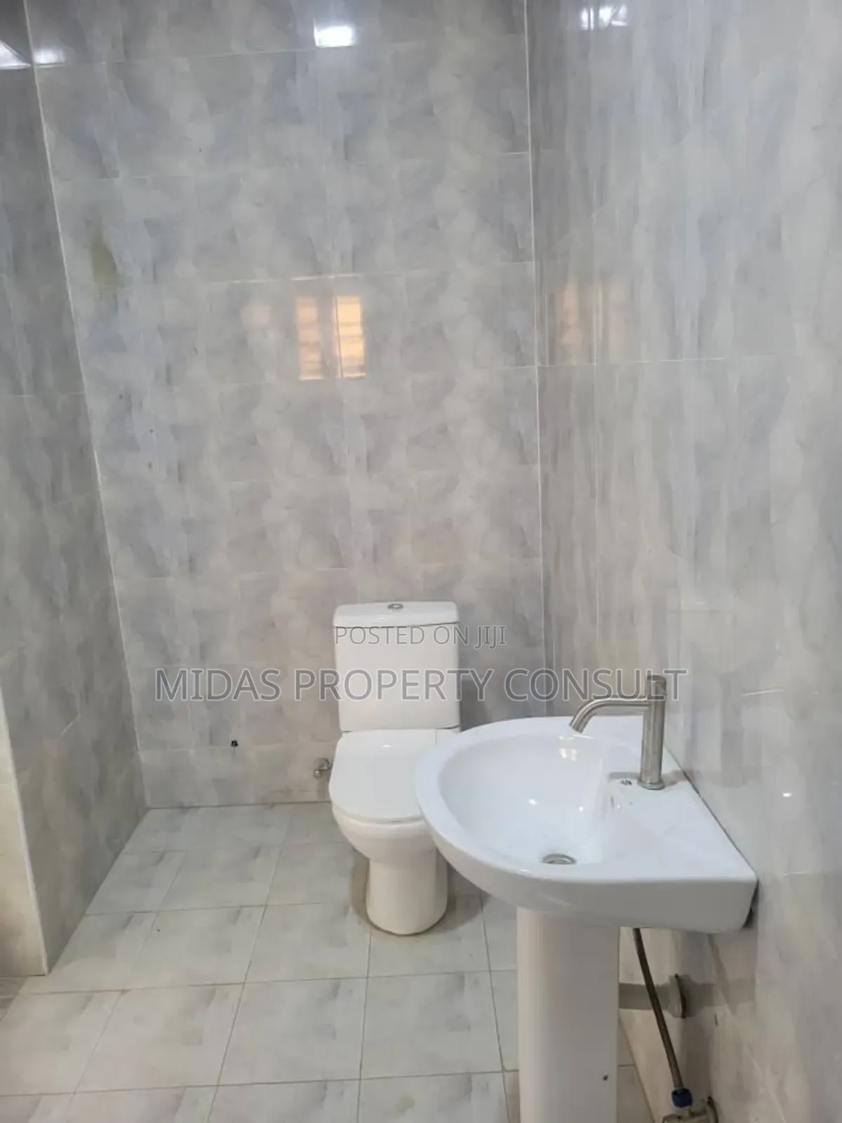 4bdrm House in Okpoigonno, Teshie for sale