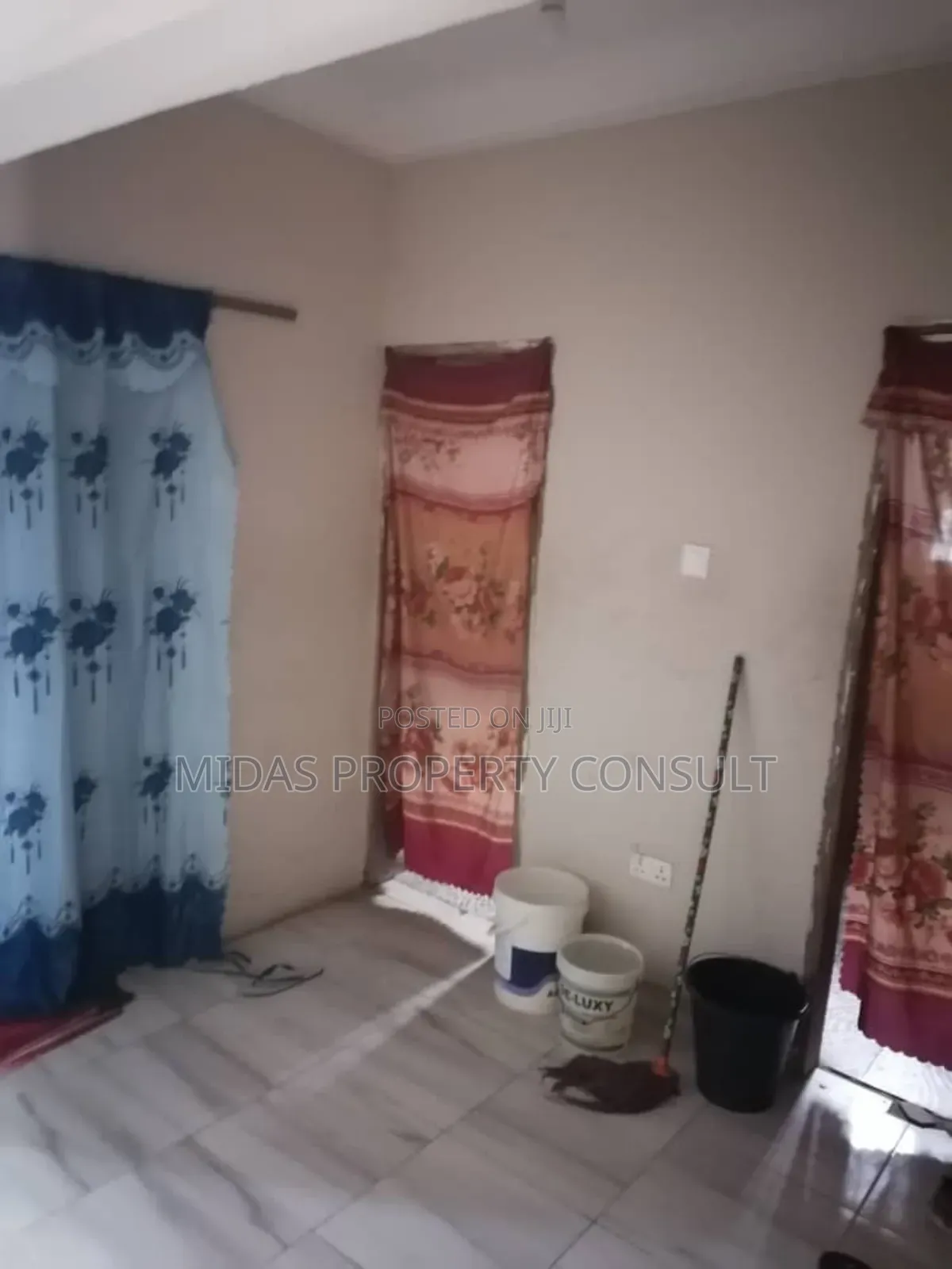 5bdrm House in Kutunse, Amasaman for sale
